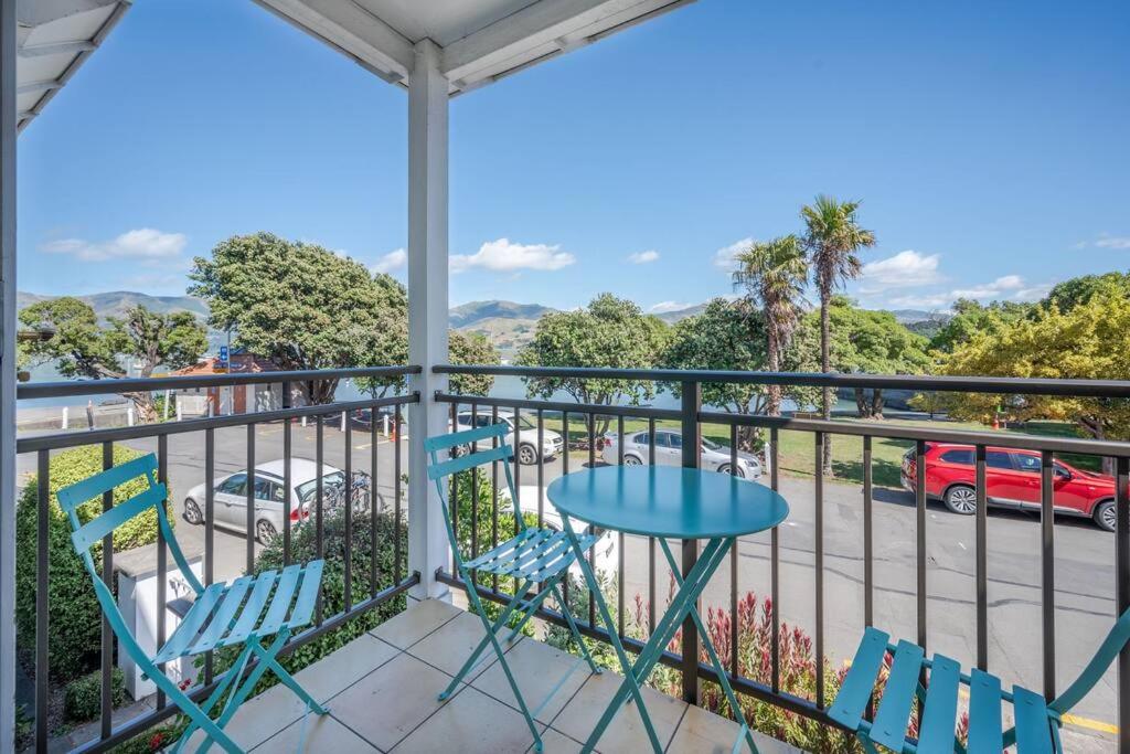 Waterfront 2-bedroom apartment with car park view 4