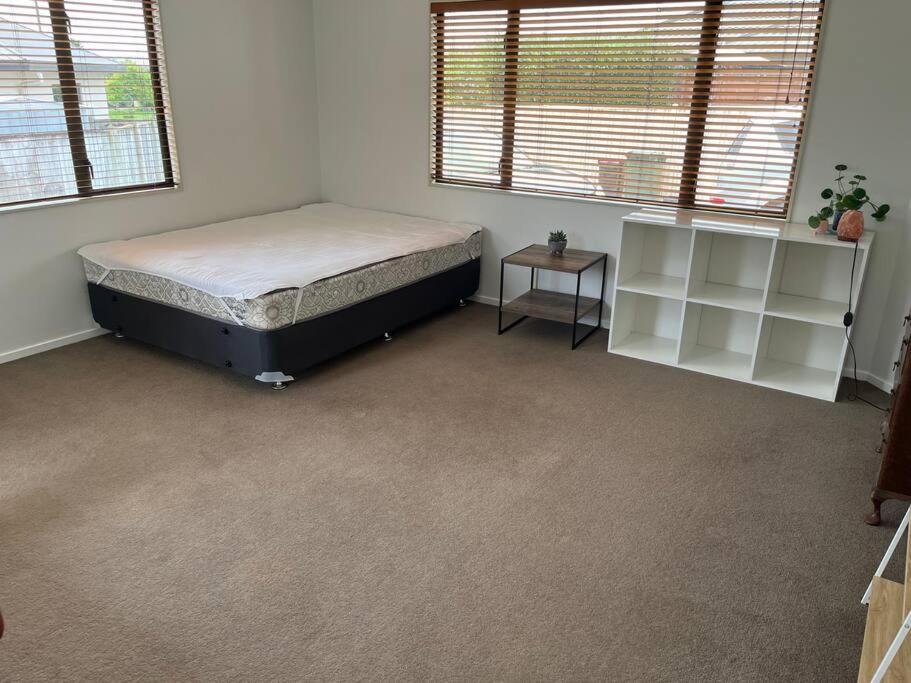 5 bedrooms, Pool in Havelock North! view 3