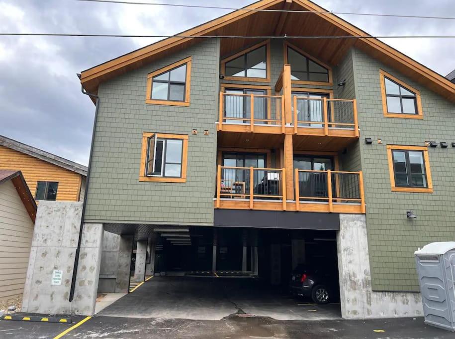T202 BRAND NEW! The Mountain's Call- Mountain View Stay