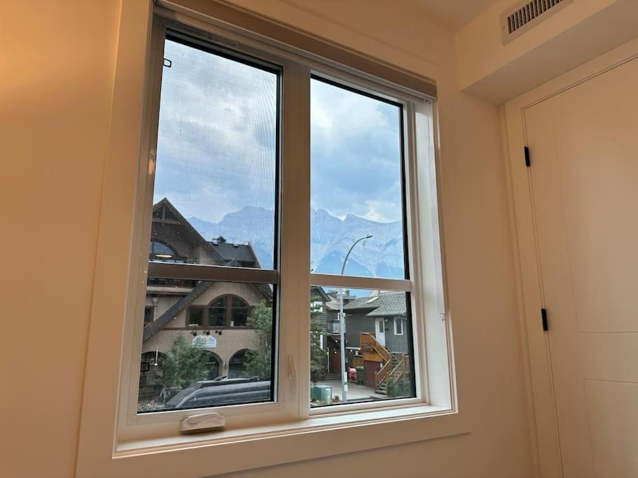 T202 BRAND NEW! The Mountain's Call- Mountain View Stay