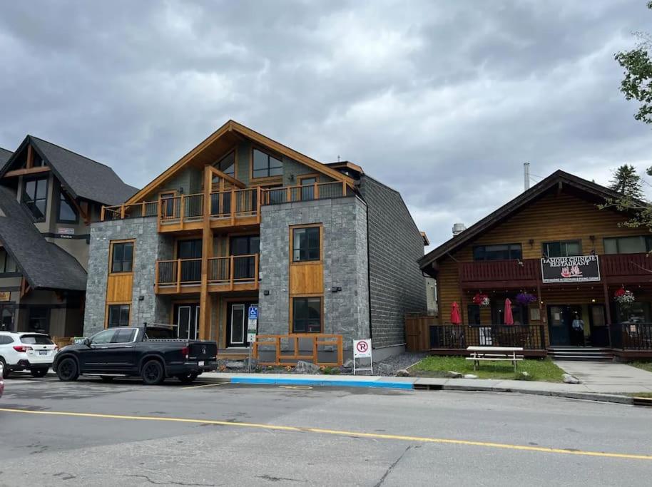 T202 BRAND NEW! The Mountain's Call- Mountain View Stay
