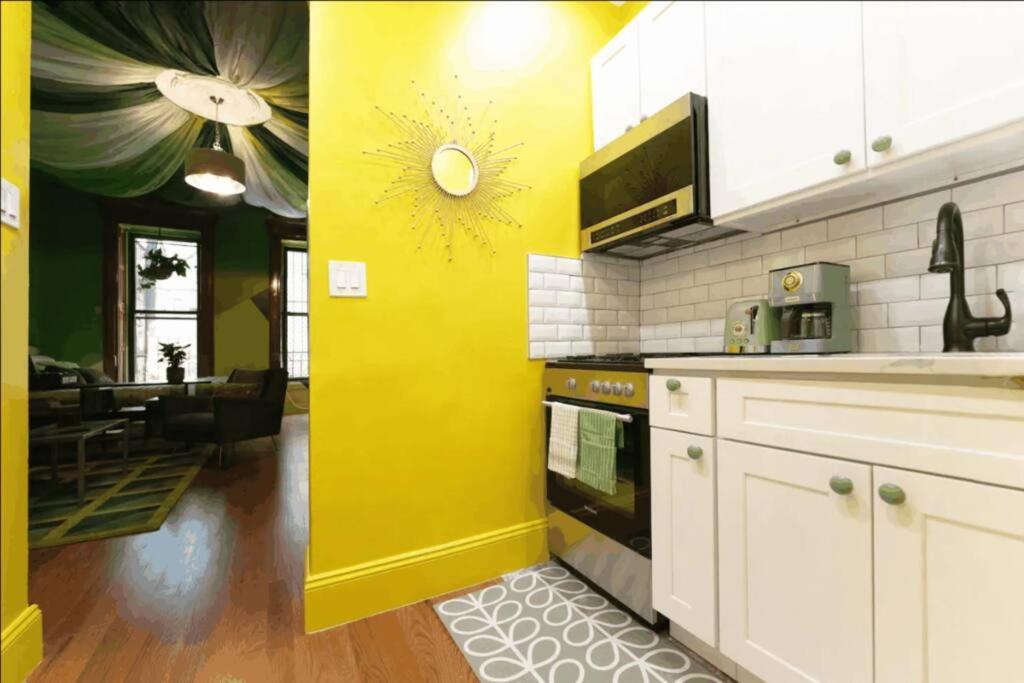 The Green Room: 70s Groove Themed Studio
