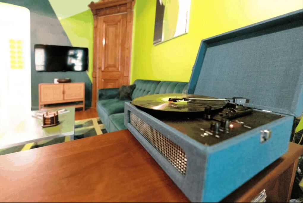The Green Room: 70s Groove Themed Studio