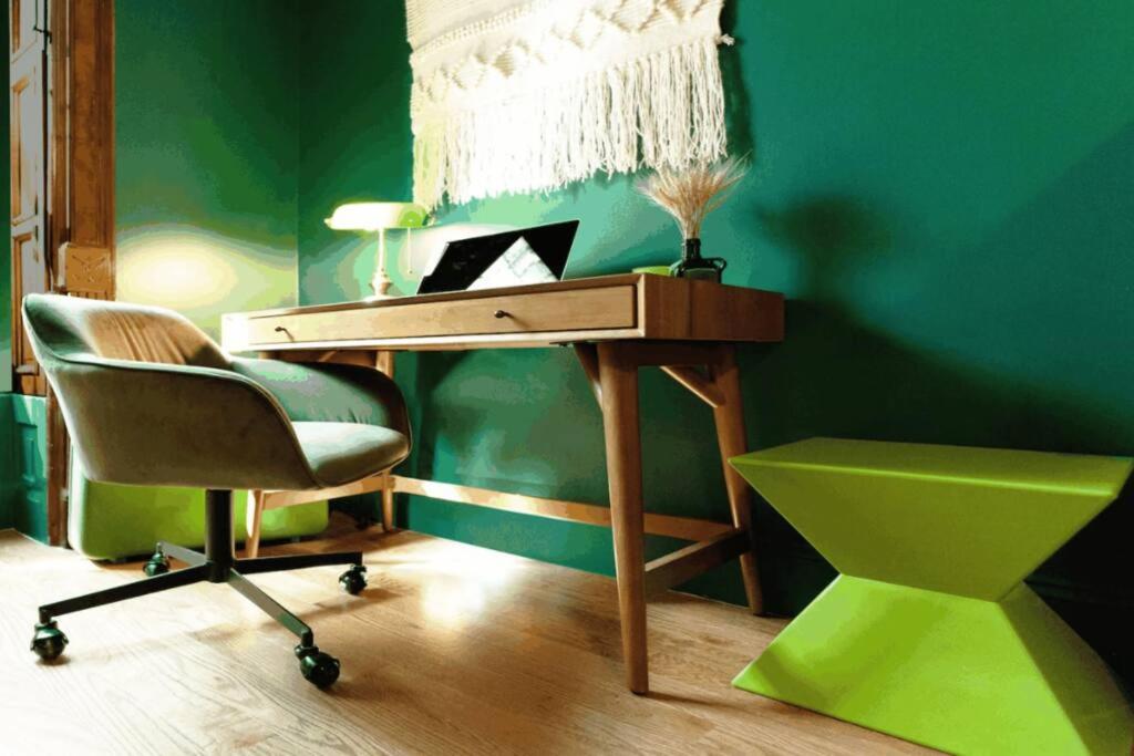 The Green Room: 70s Groove Themed Studio