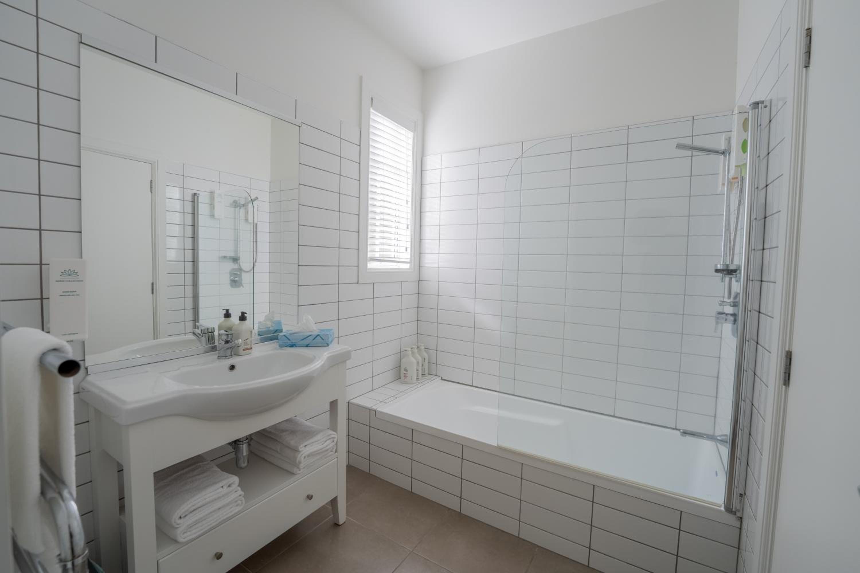 Mototui Cottage 2 or 3 Bedroom - Russell Cottages
