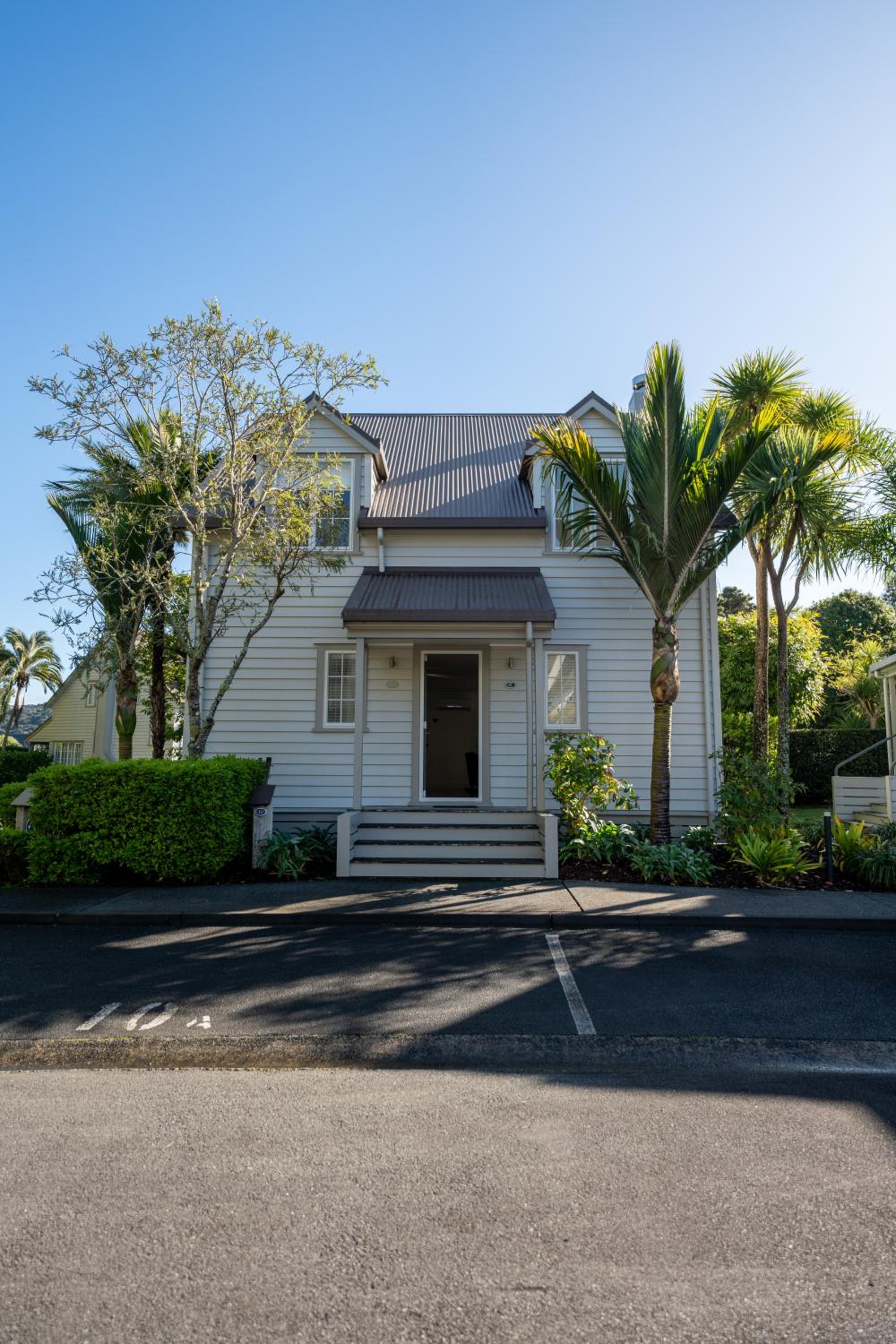 Mototui Cottage 2 or 3 Bedroom - Russell Cottages