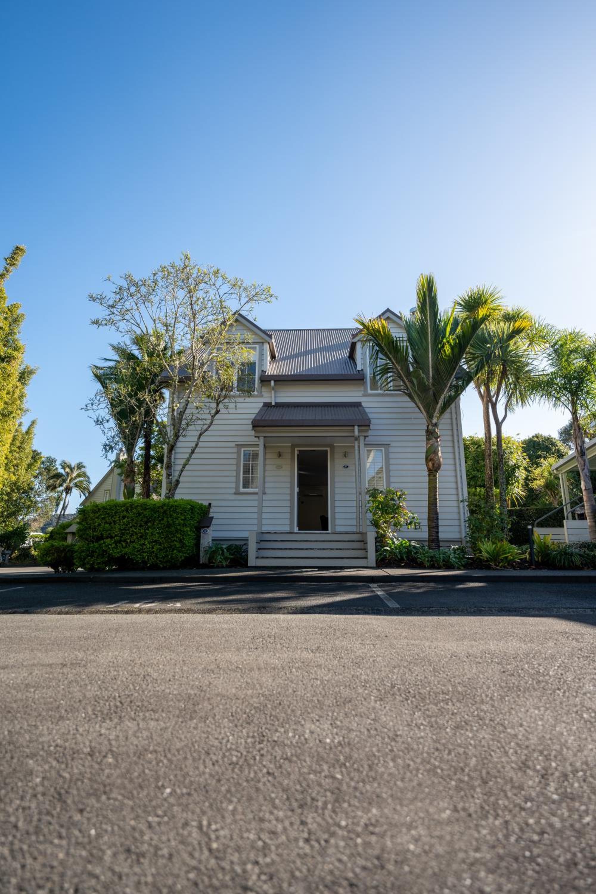 Mototui Cottage 2 or 3 Bedroom - Russell Cottages