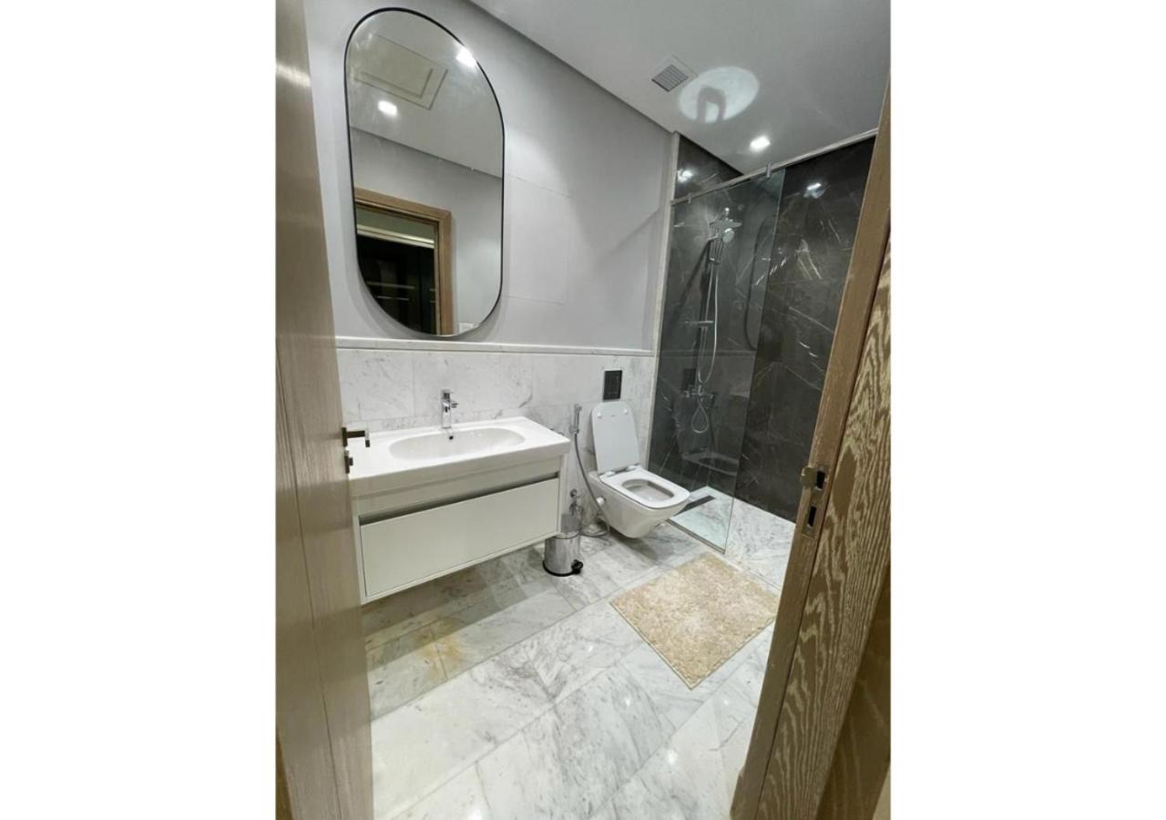 Deluxe Furnished Apartment in Mall Of Arabia Towers , AEON 1407