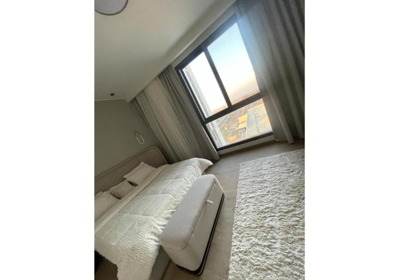 Deluxe Furnished Apartment in Mall Of Arabia Towers , AEON 1407