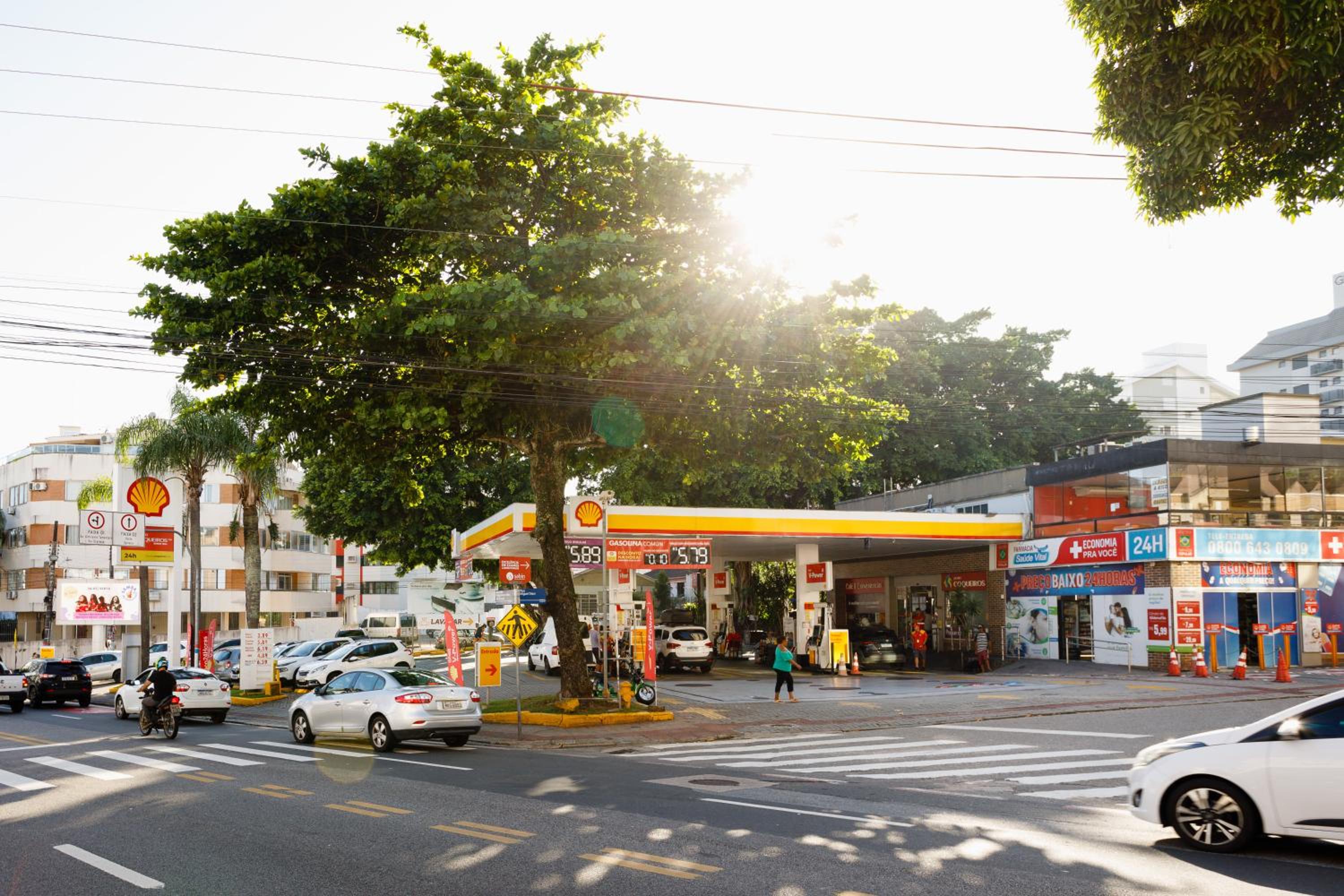 Apartamento perto de tudo em Coqueiros HC2488