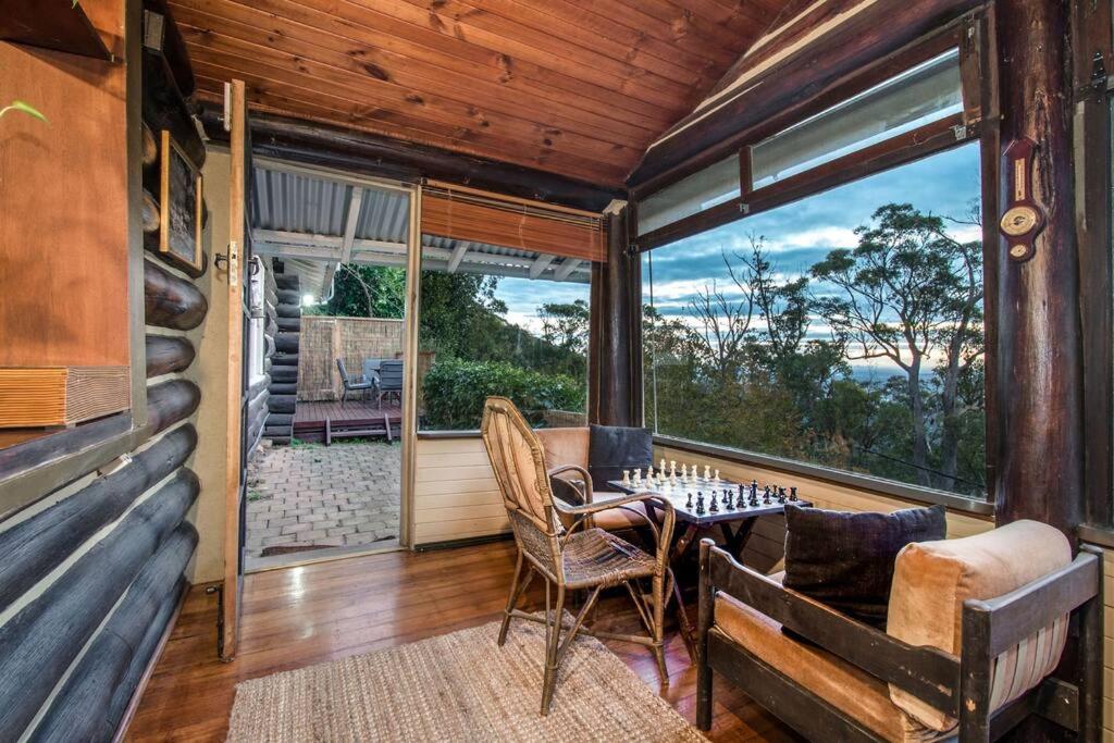 Romantic Retreat in the Dandenong Mountains
