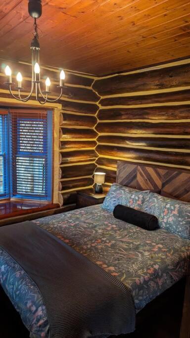 Romantic Retreat in the Dandenong Mountains