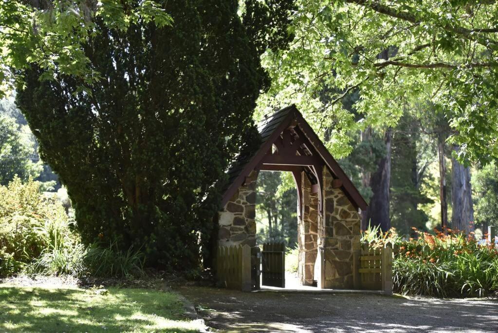 Romantic Retreat in the Dandenong Mountains