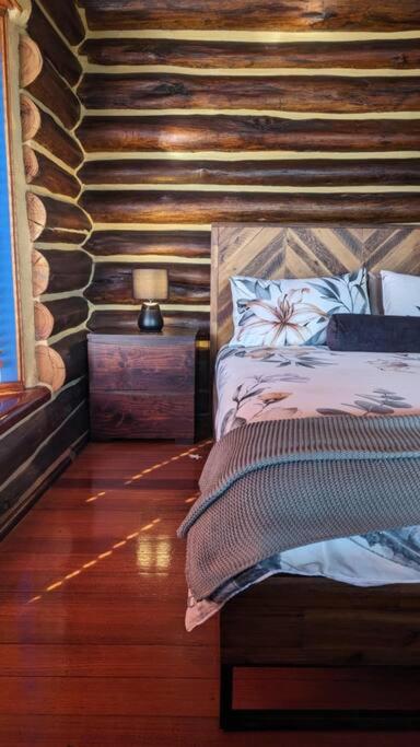Romantic Retreat in the Dandenong Mountains