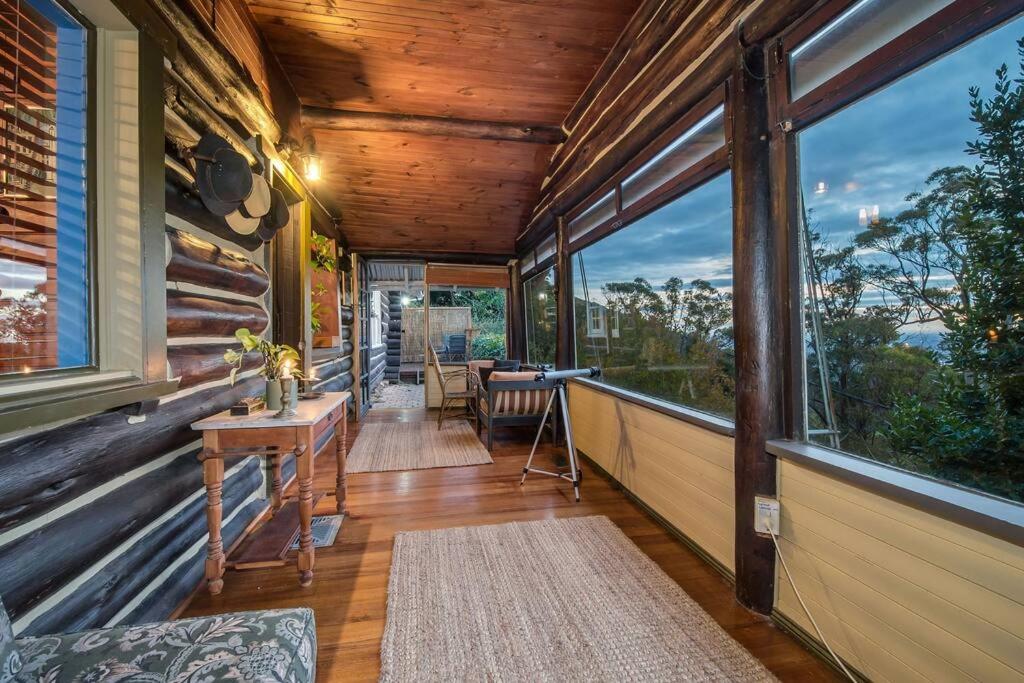Romantic Retreat in the Dandenong Mountains