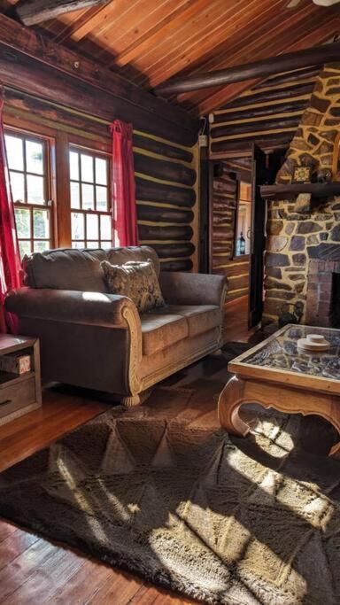 Romantic Retreat in the Dandenong Mountains