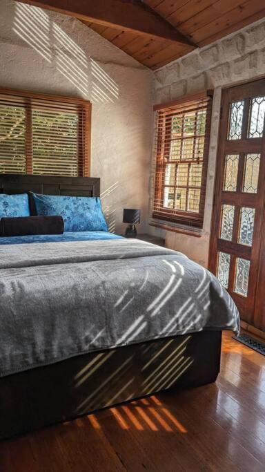 Romantic Retreat in the Dandenong Mountains