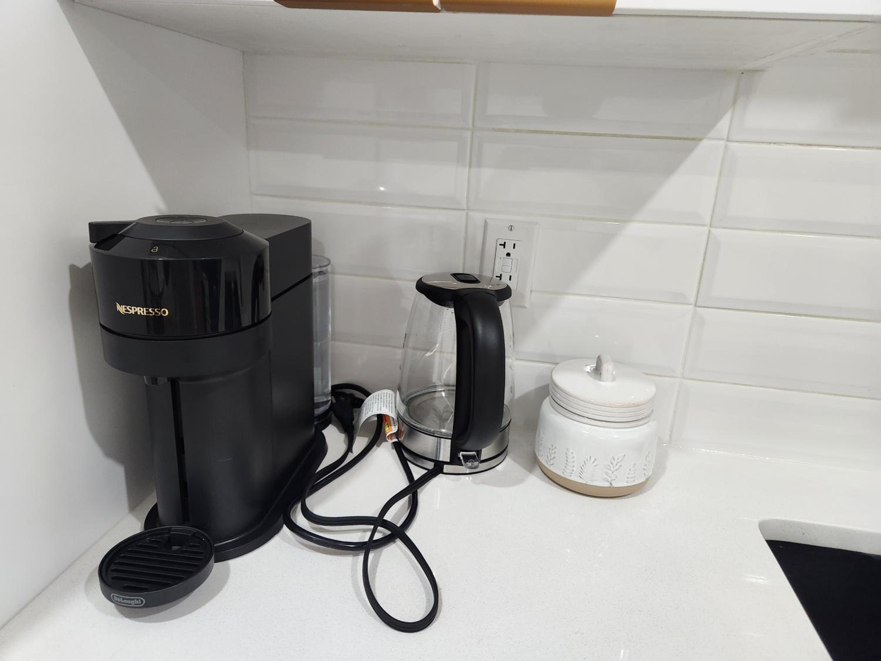 Brand New Deluxe 2 Bedroom Suite with AC & Den