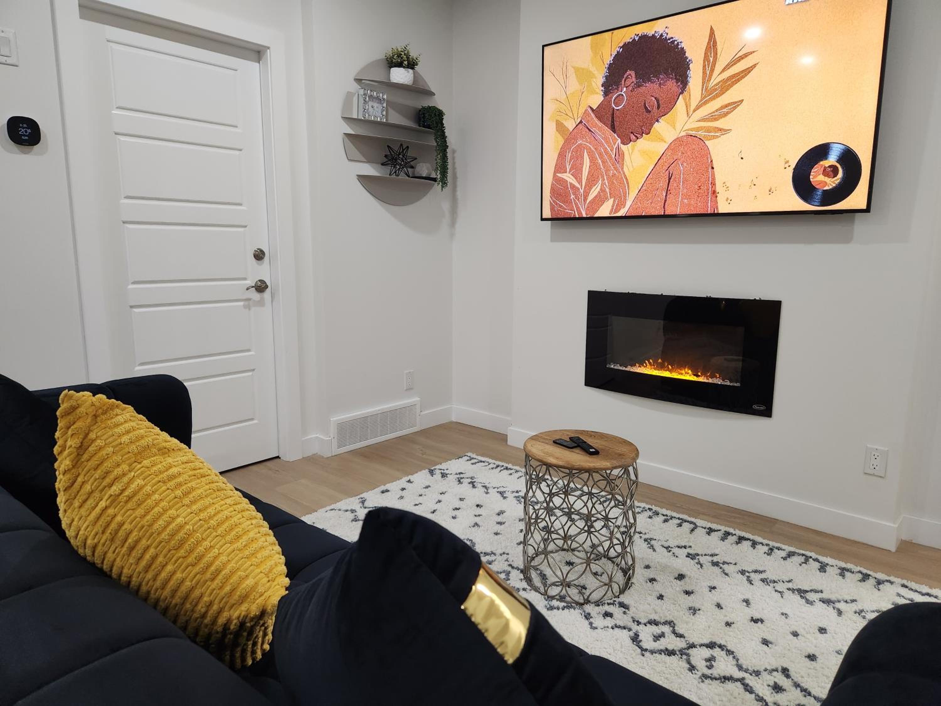 Brand New Deluxe 2 Bedroom Suite with AC & Den