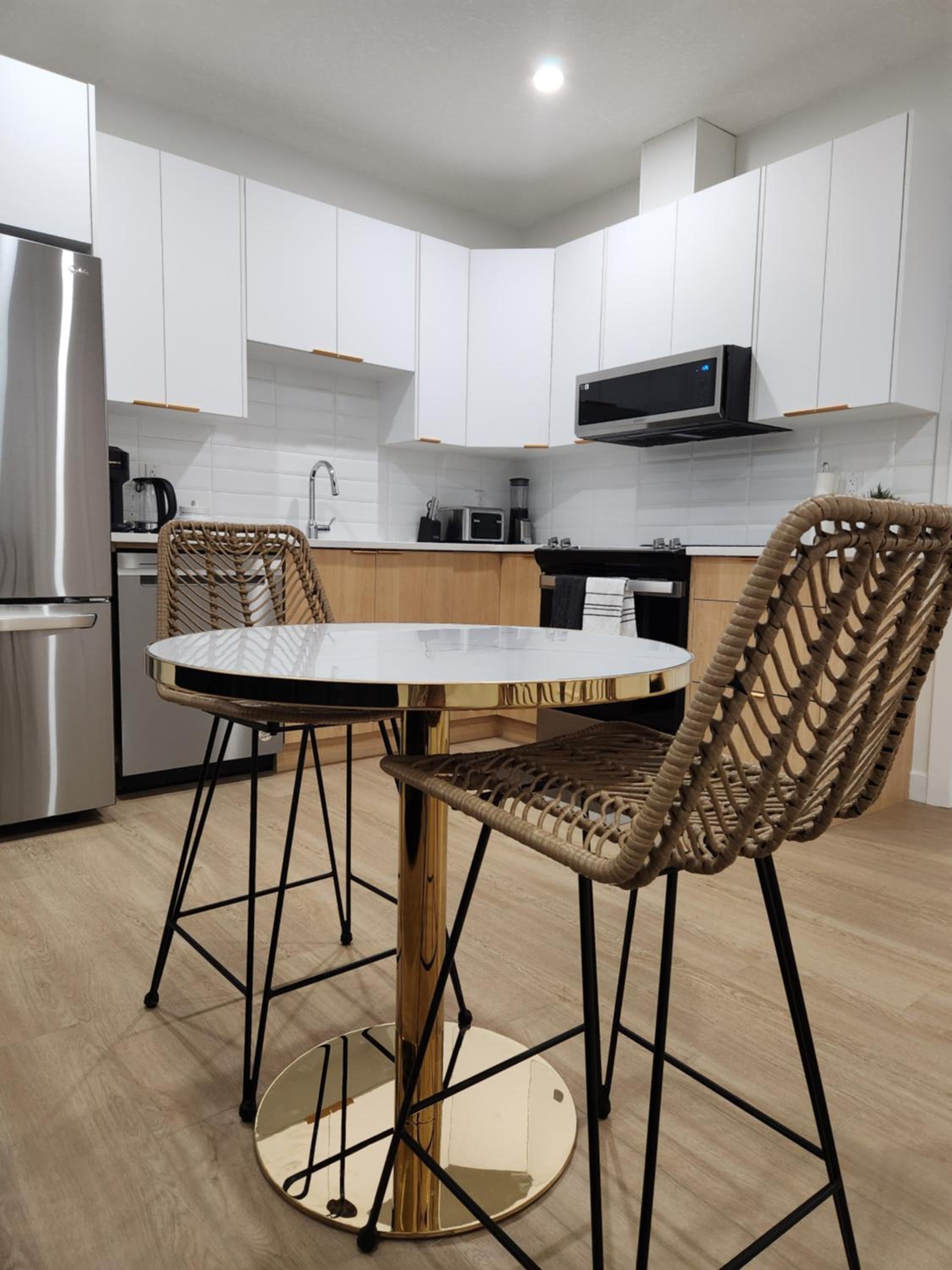 Brand New Deluxe 2 Bedroom Suite with AC & Den