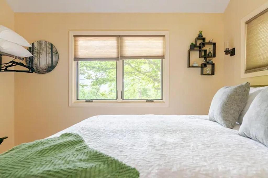 Crows Nest Luxury Near Asheville view 4