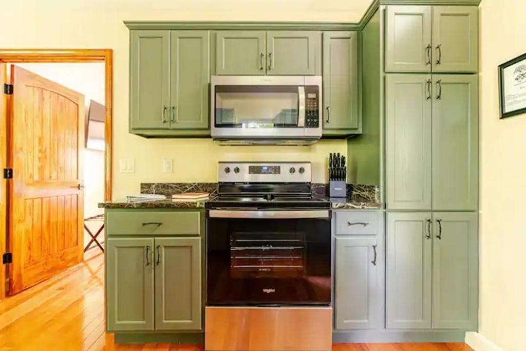Crows Nest Luxury Near Asheville view 5