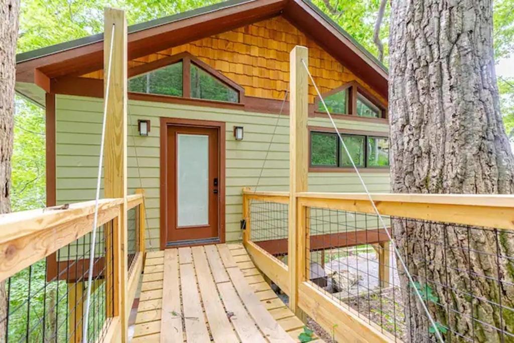 Crows Nest Luxury Near Asheville view 2