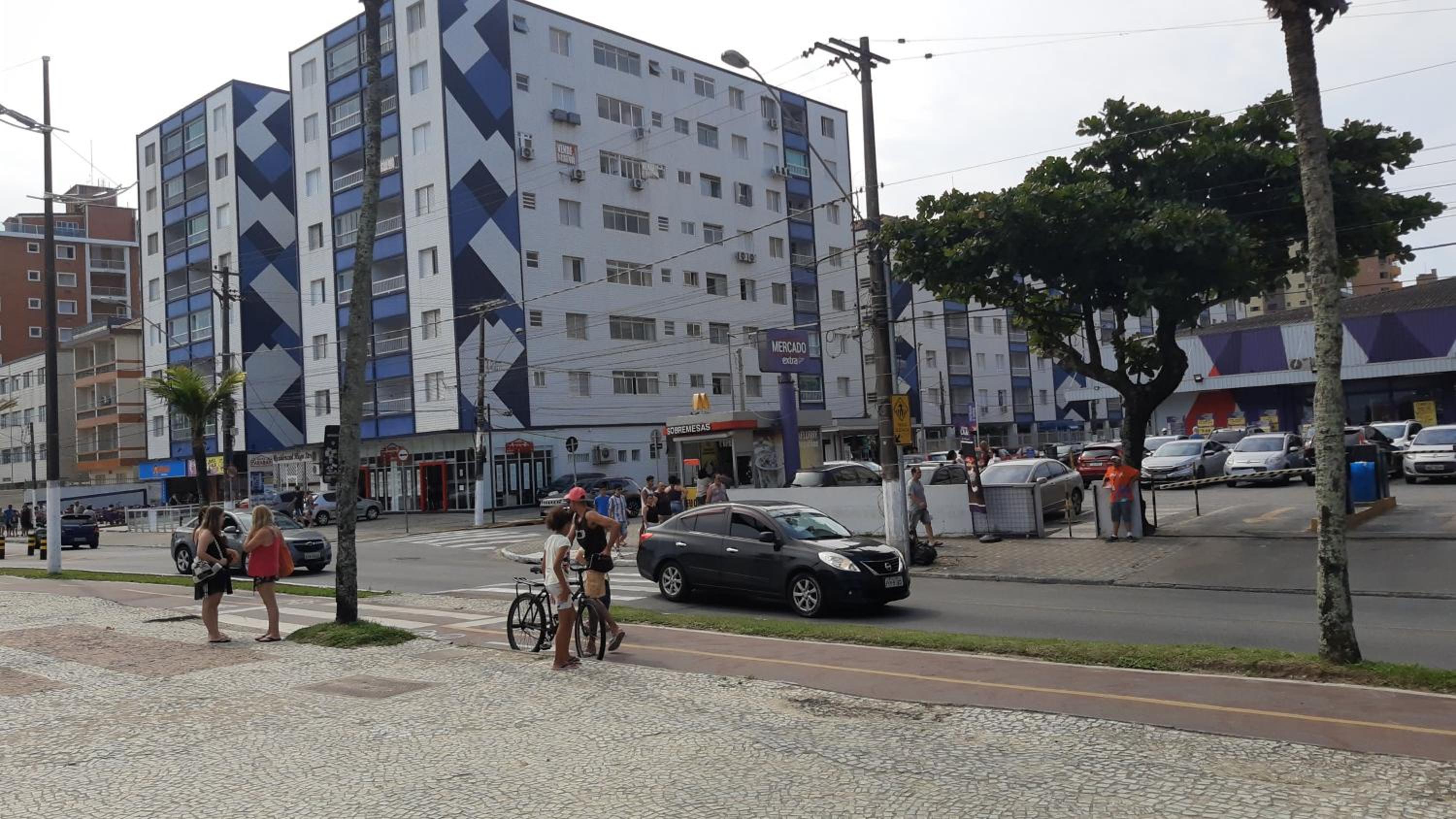 Prédio Frente Para o Mar Pé na Areia Lado Mercado Extra