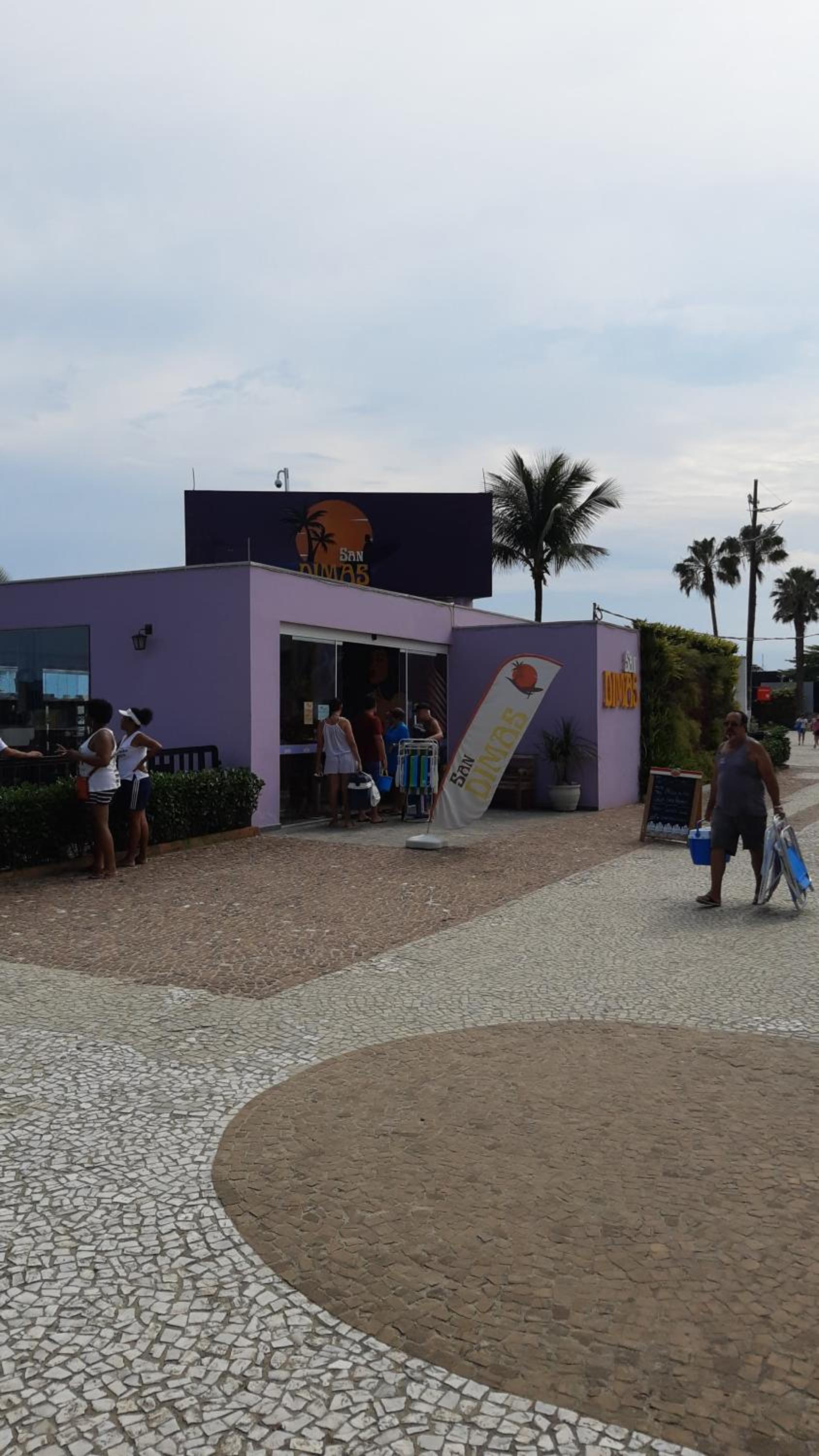 Prédio Frente Para o Mar Pé na Areia Lado Mercado Extra