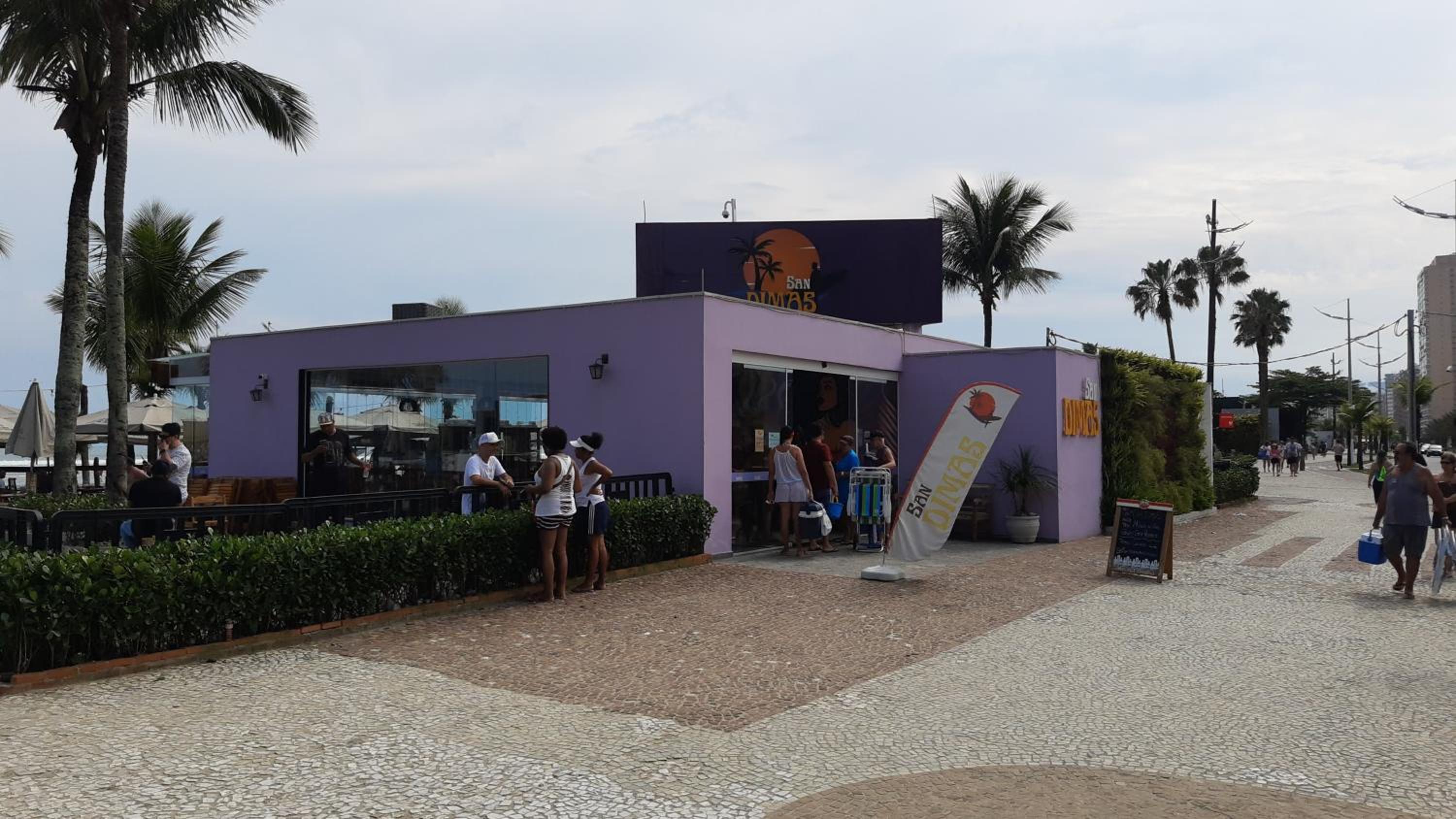 Prédio Frente Para o Mar Pé na Areia Lado Mercado Extra