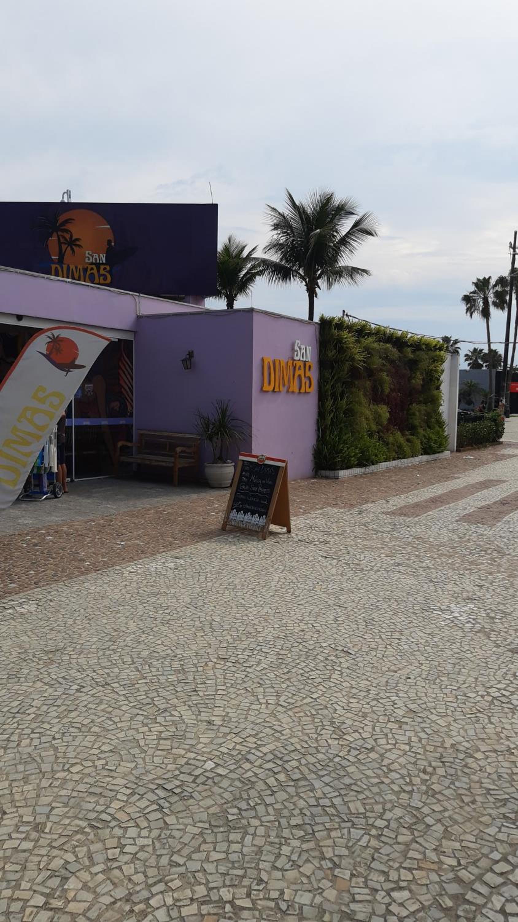 Prédio Frente Para o Mar Pé na Areia Lado Mercado Extra