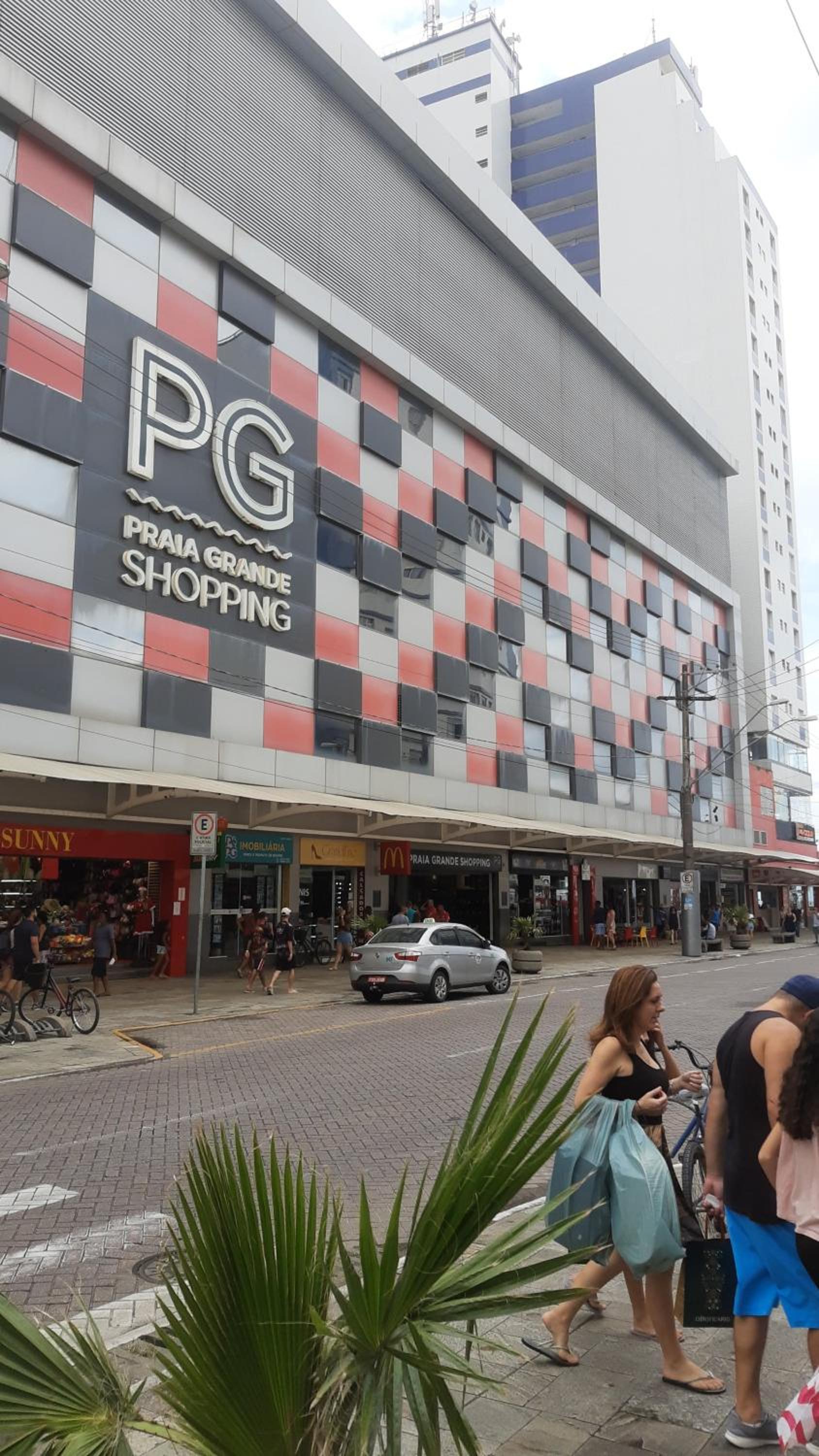 Prédio Frente Para o Mar Pé na Areia Lado Mercado Extra
