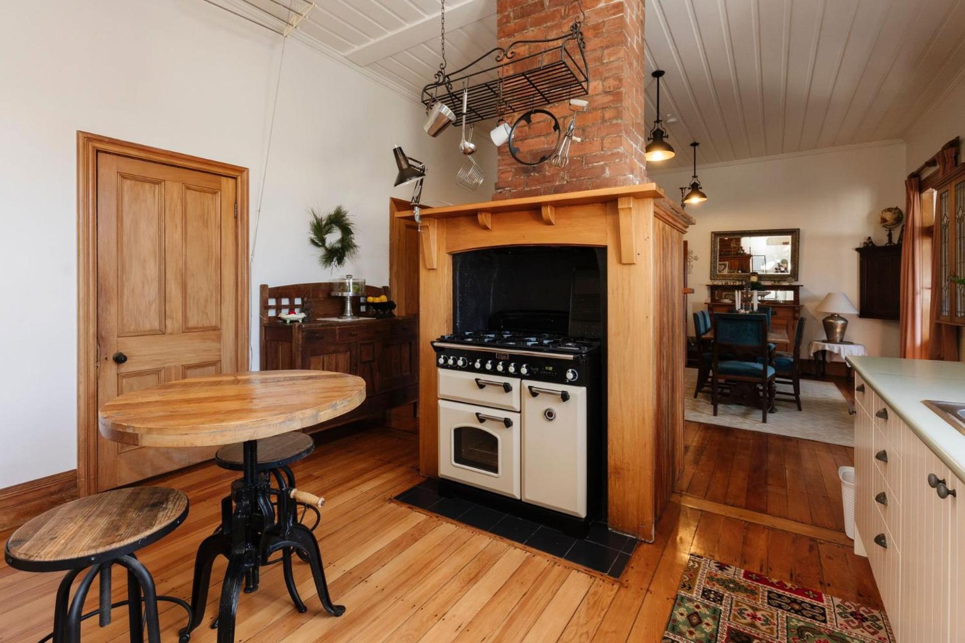 Timeless Treasure - family retreat with garden
