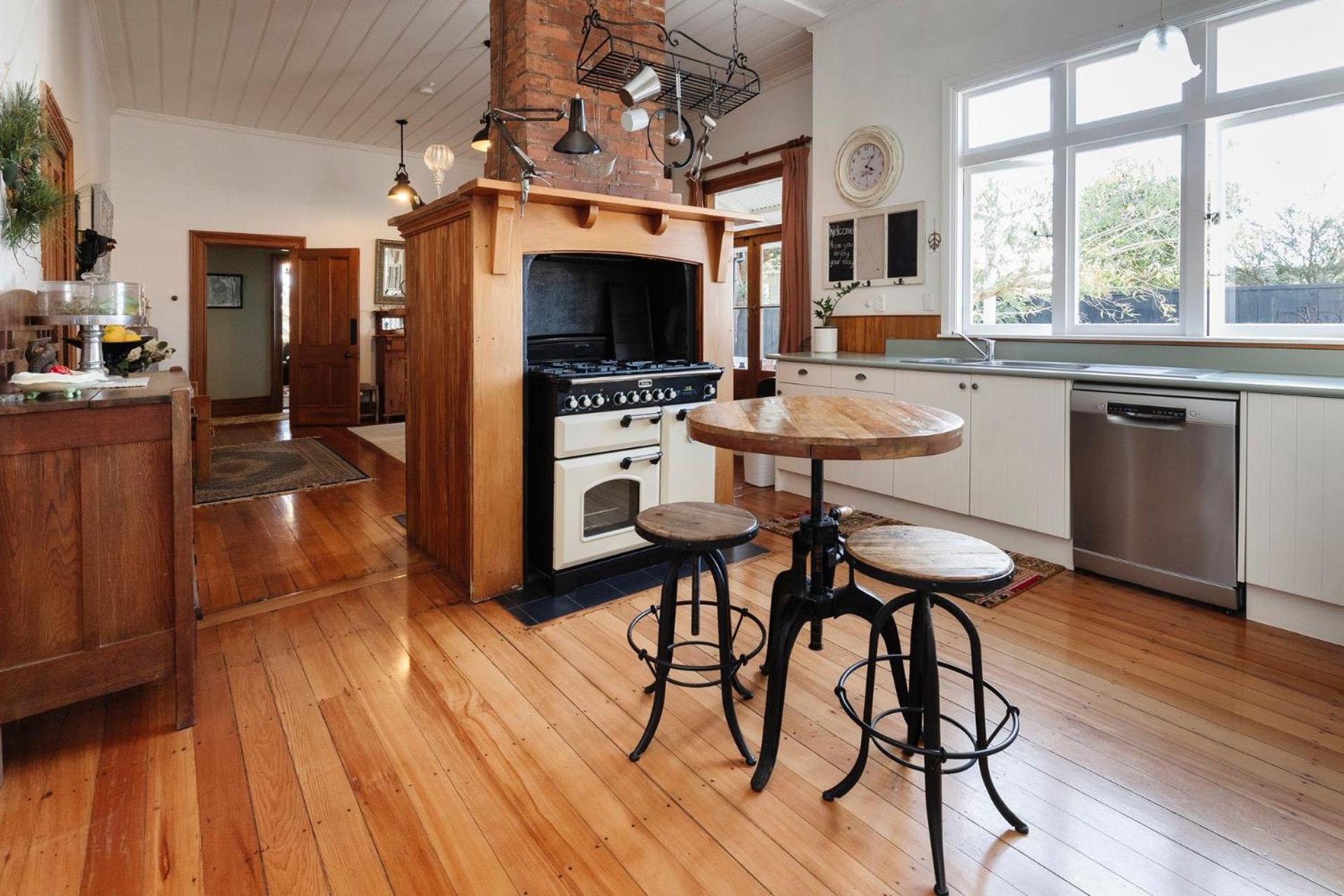 Timeless Treasure - family retreat with garden