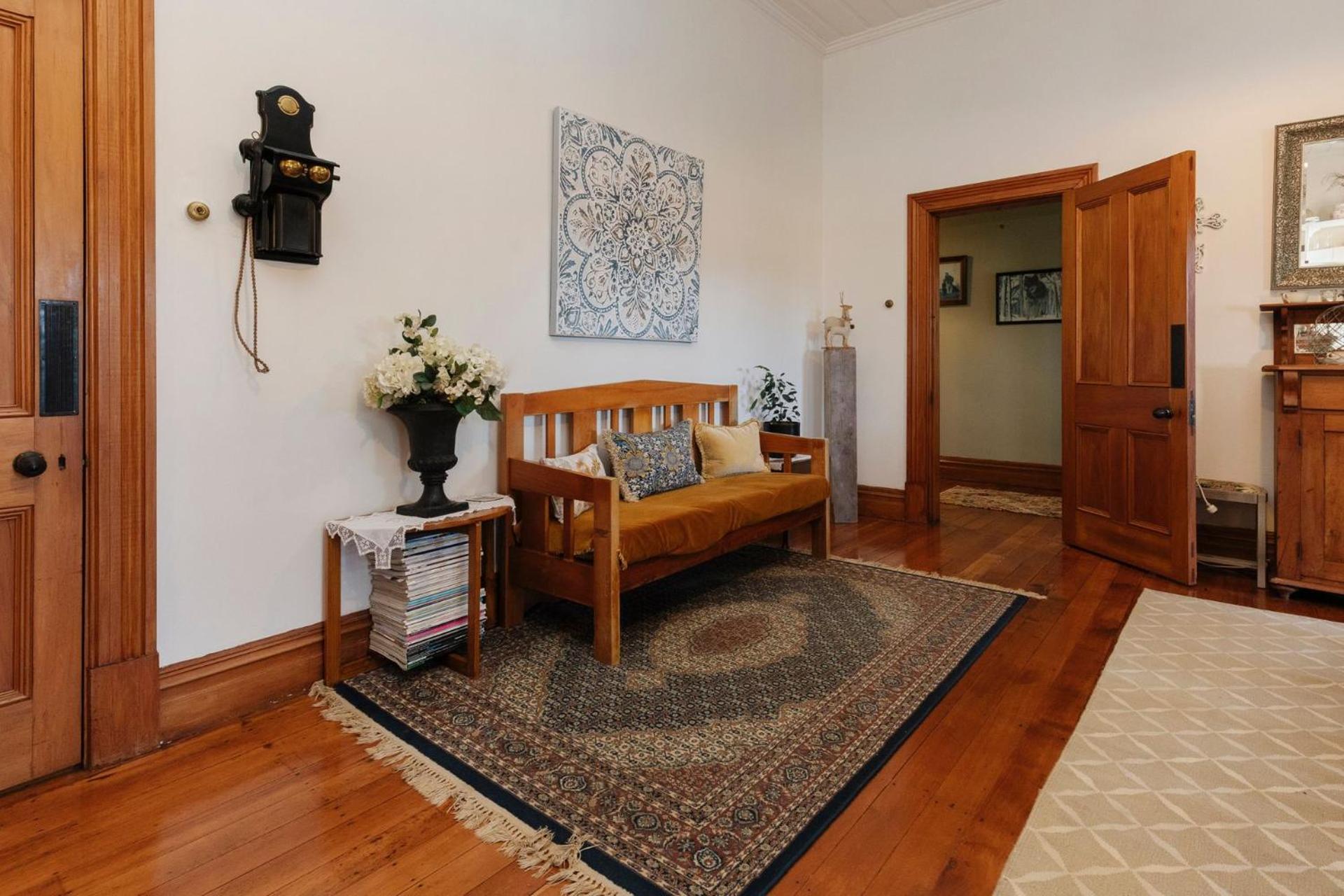 Timeless Treasure - family retreat with garden