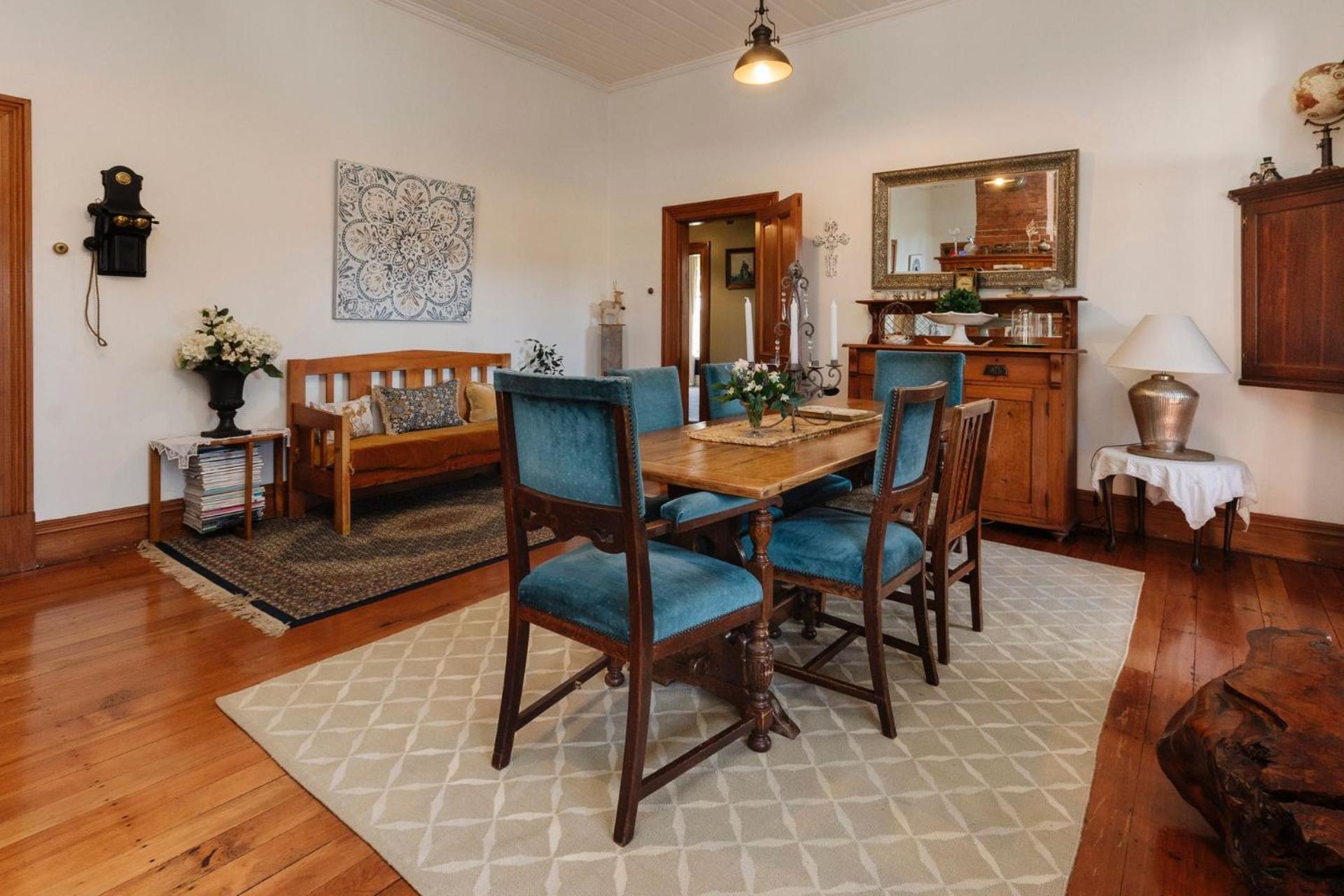 Timeless Treasure - family retreat with garden