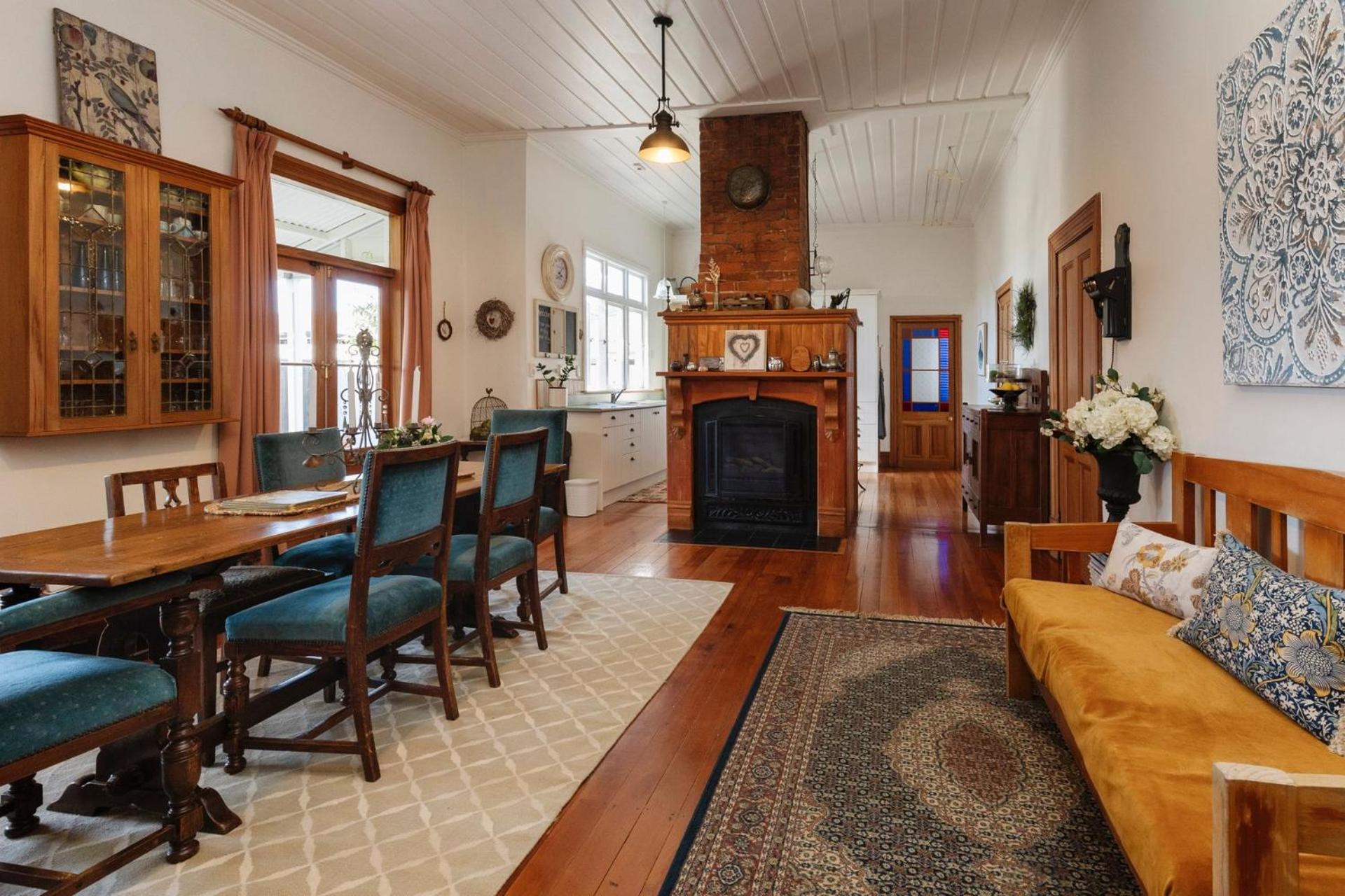 Timeless Treasure - family retreat with garden
