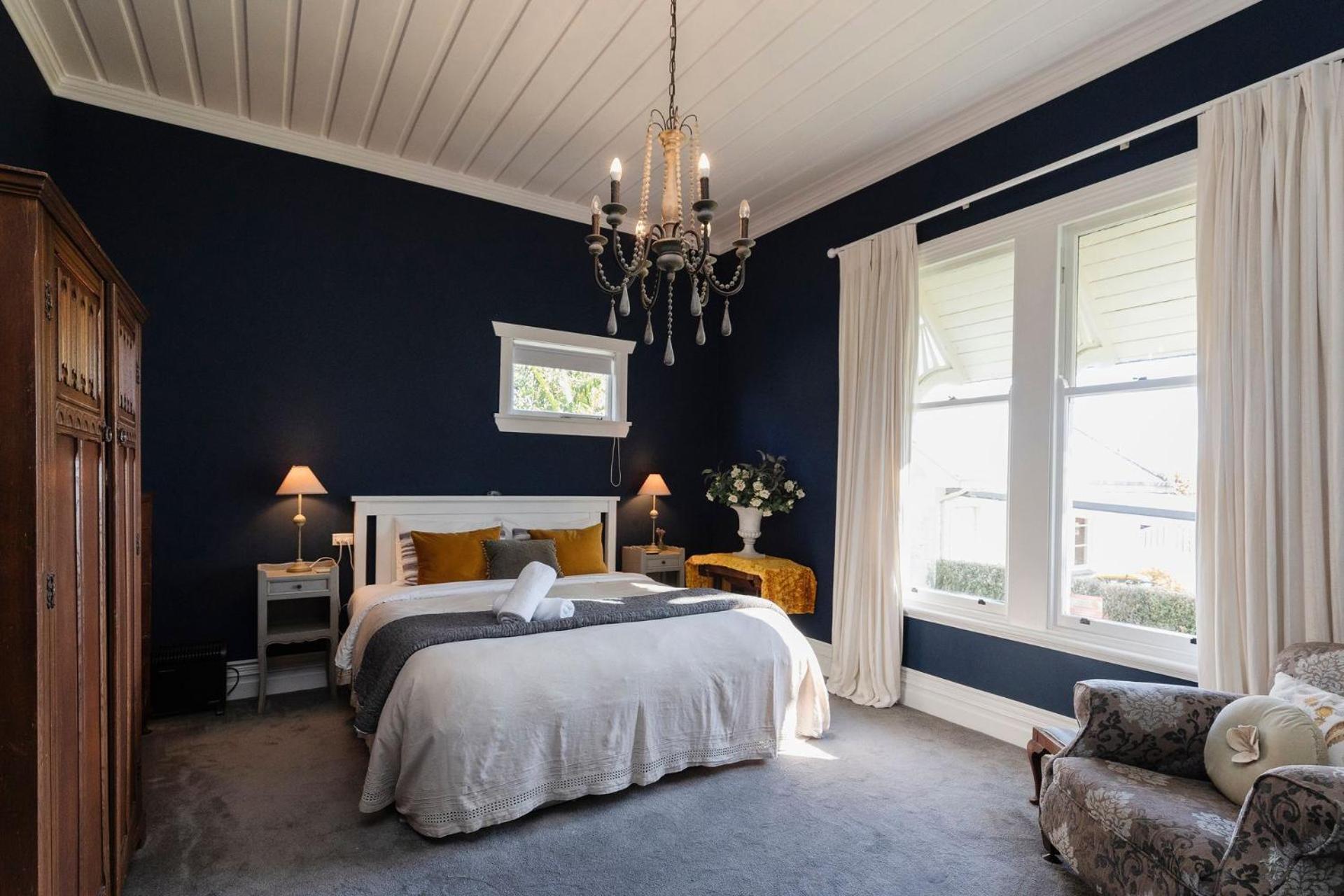 Timeless Treasure - family retreat with garden