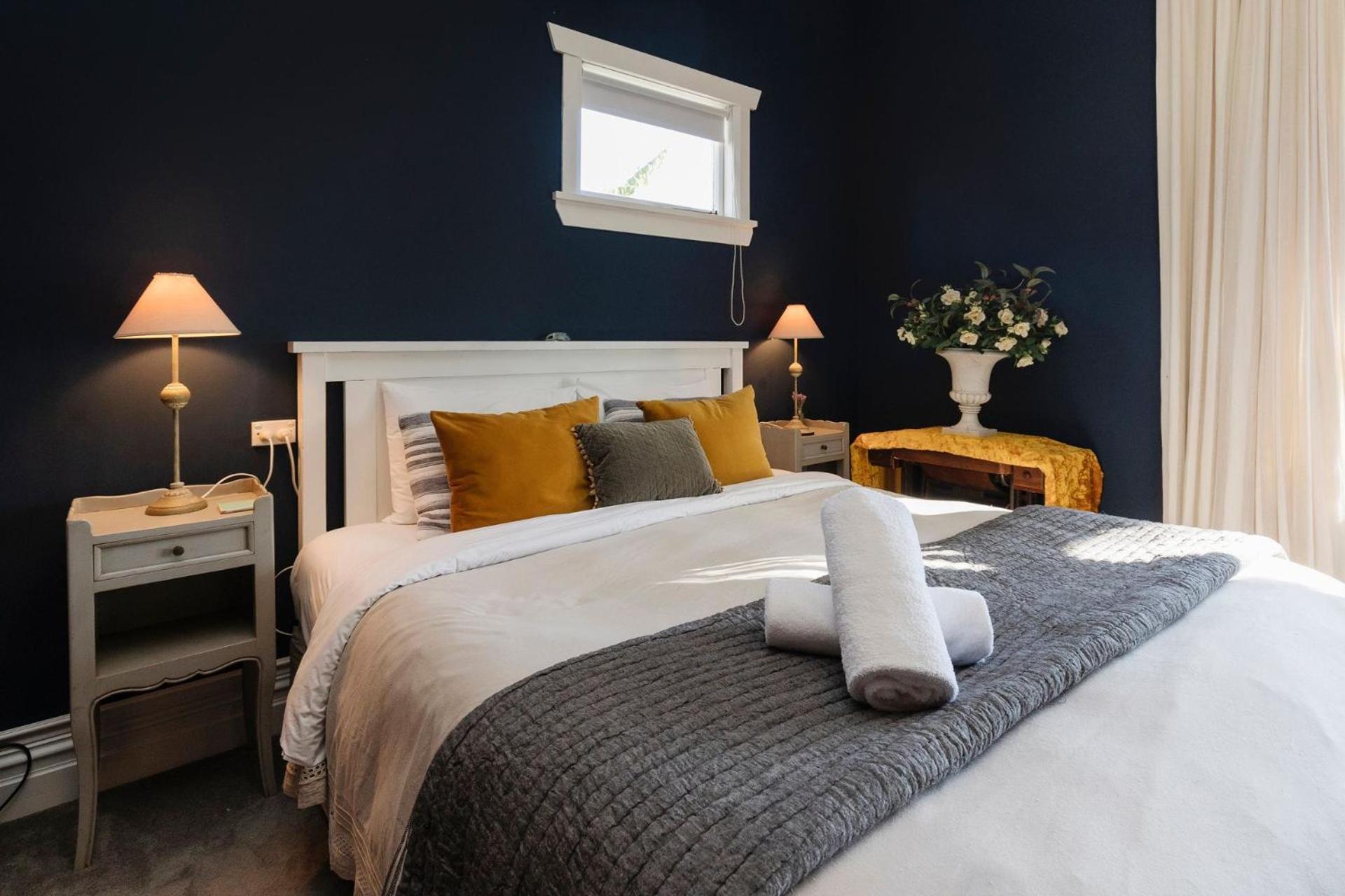 Timeless Treasure - family retreat with garden
