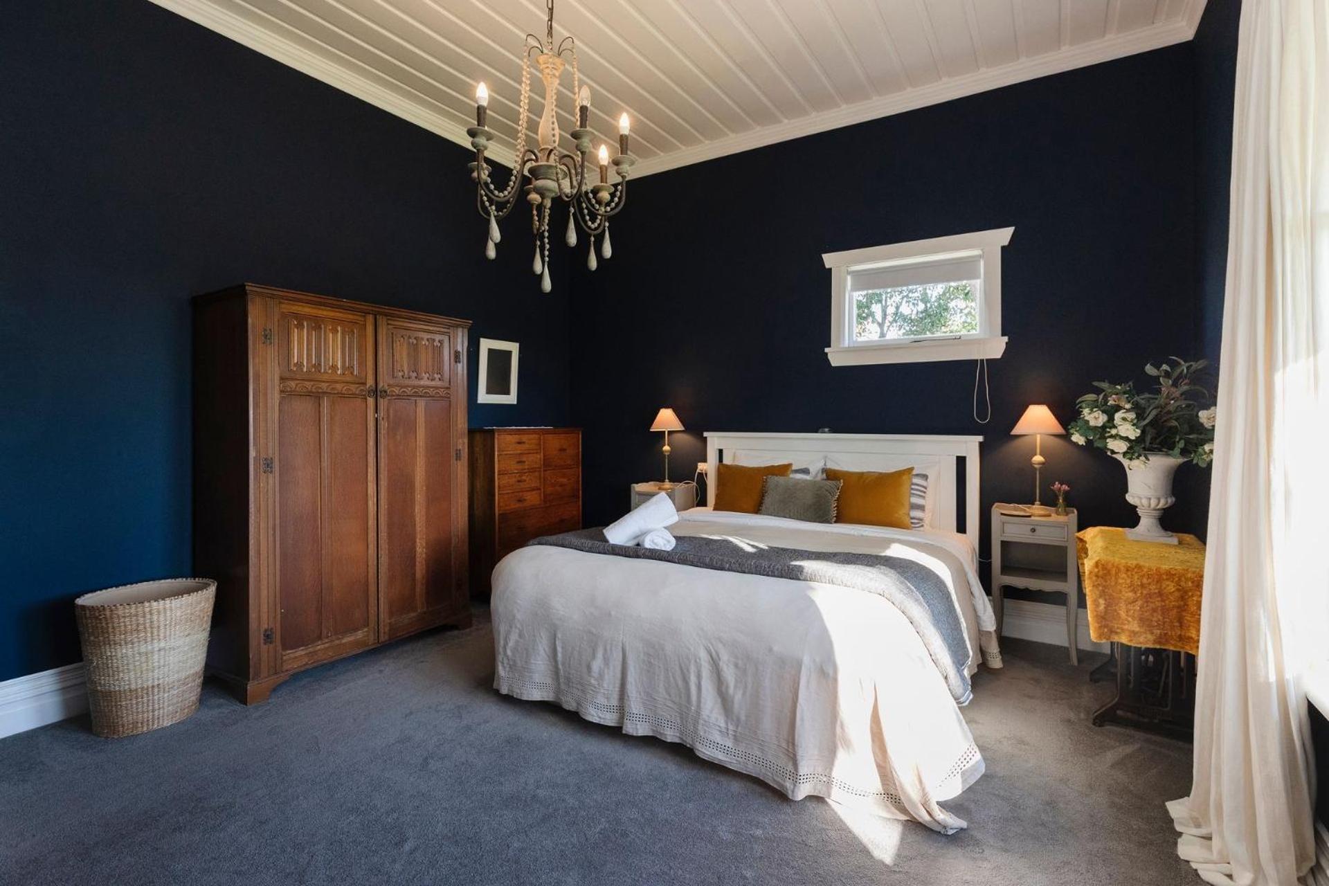 Timeless Treasure - family retreat with garden