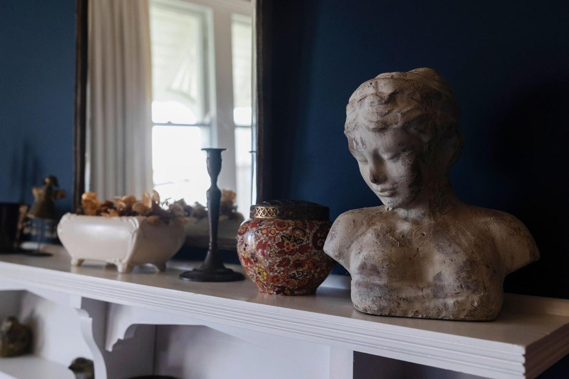 Timeless Treasure - family retreat with garden
