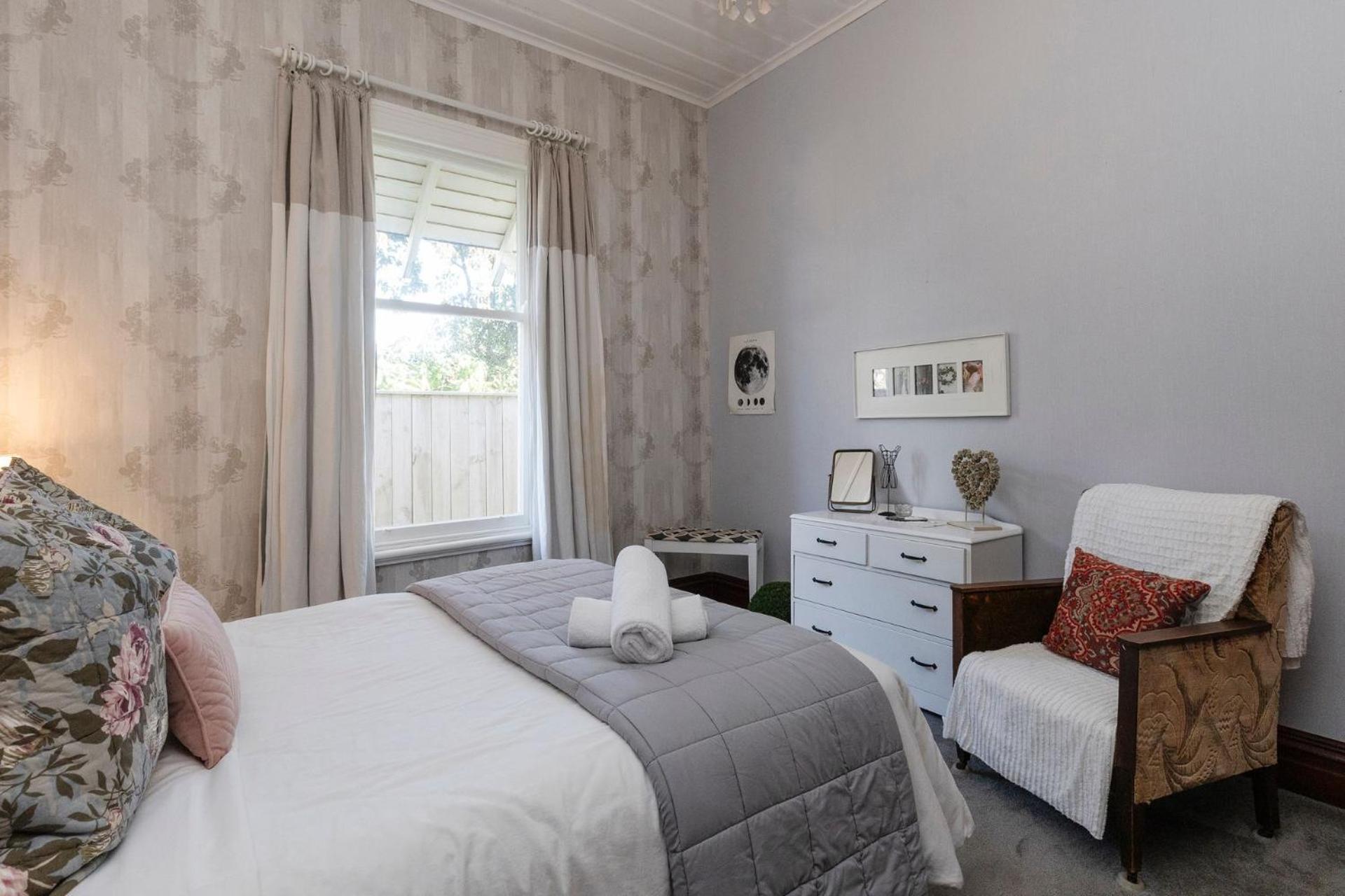 Timeless Treasure - family retreat with garden