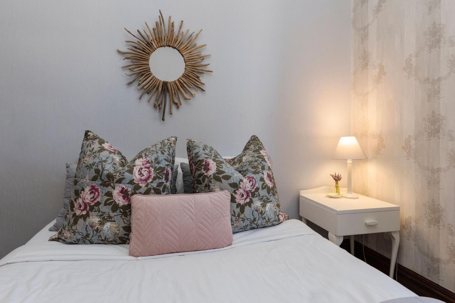 Timeless Treasure - family retreat with garden