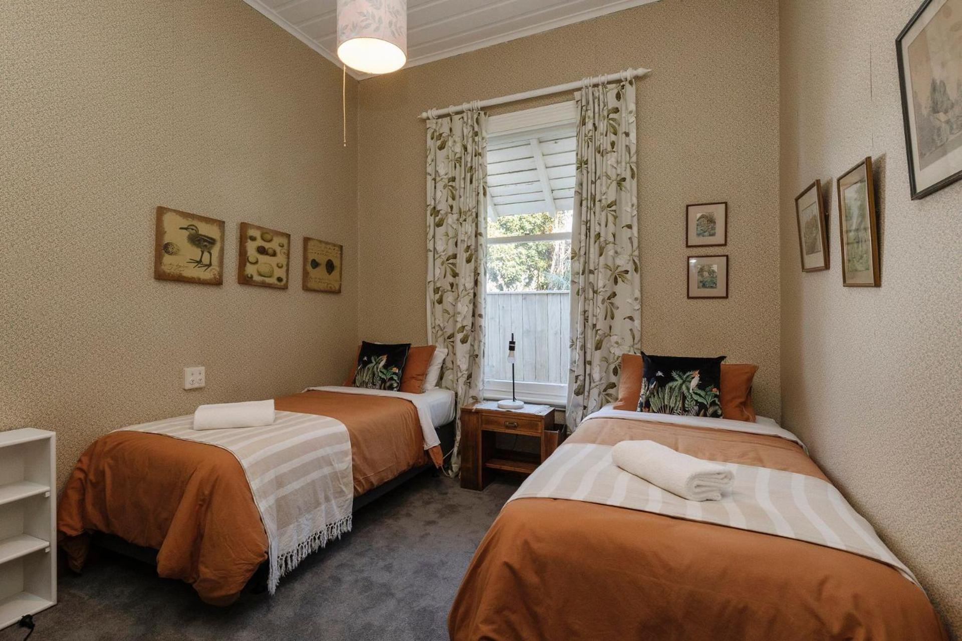 Timeless Treasure - family retreat with garden