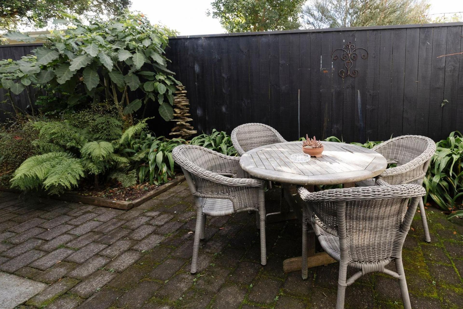 Timeless Treasure - family retreat with garden