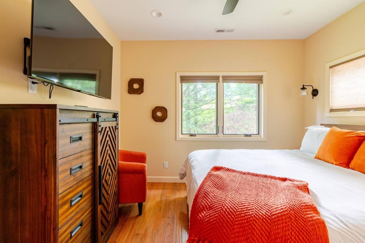 Poplar Treehouse - Rustic Luxury