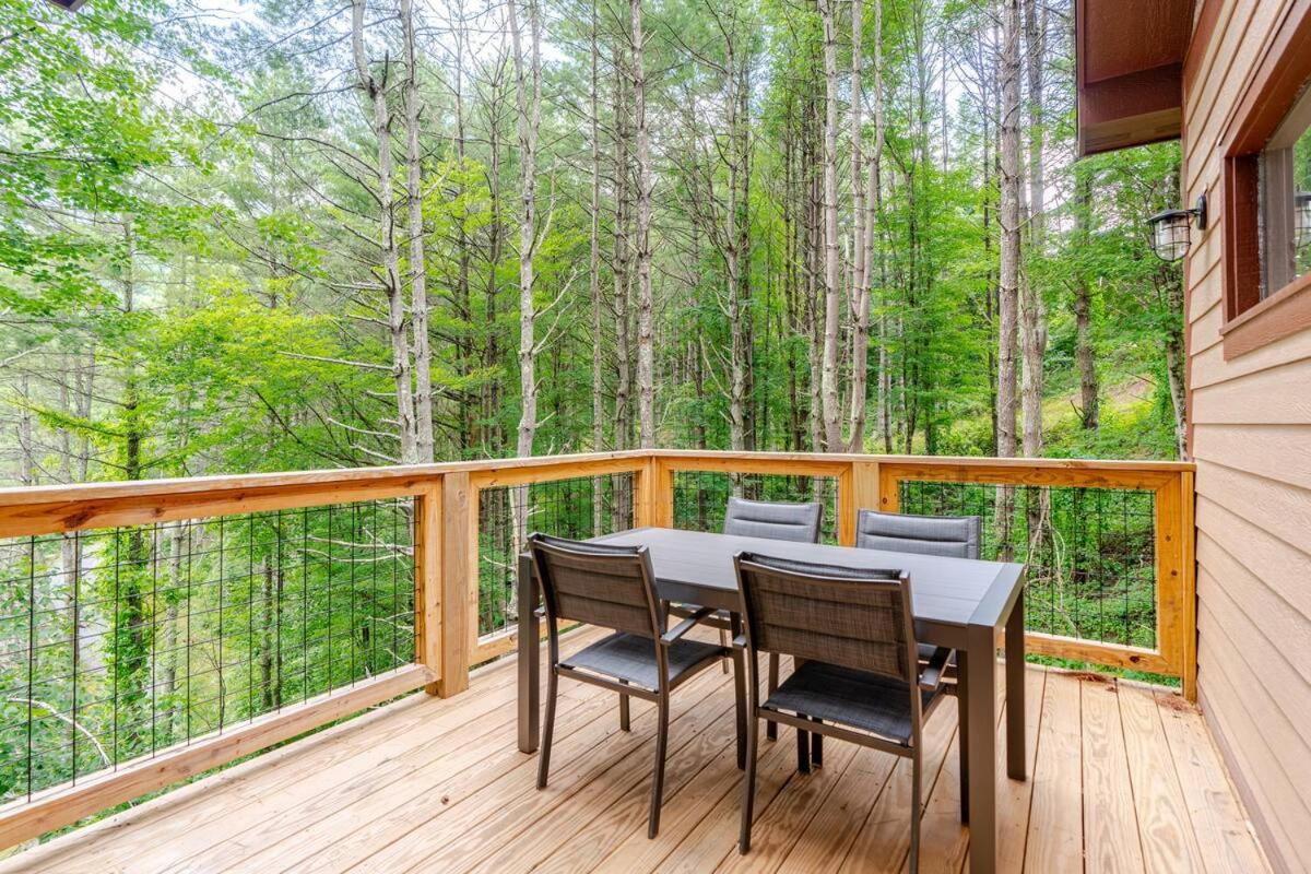Poplar Treehouse - Rustic Luxury