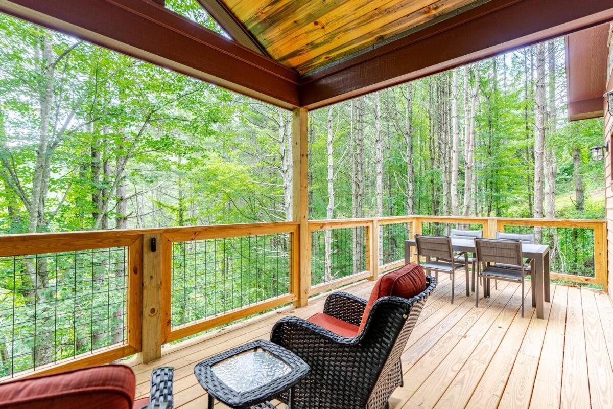 Poplar Treehouse - Rustic Luxury