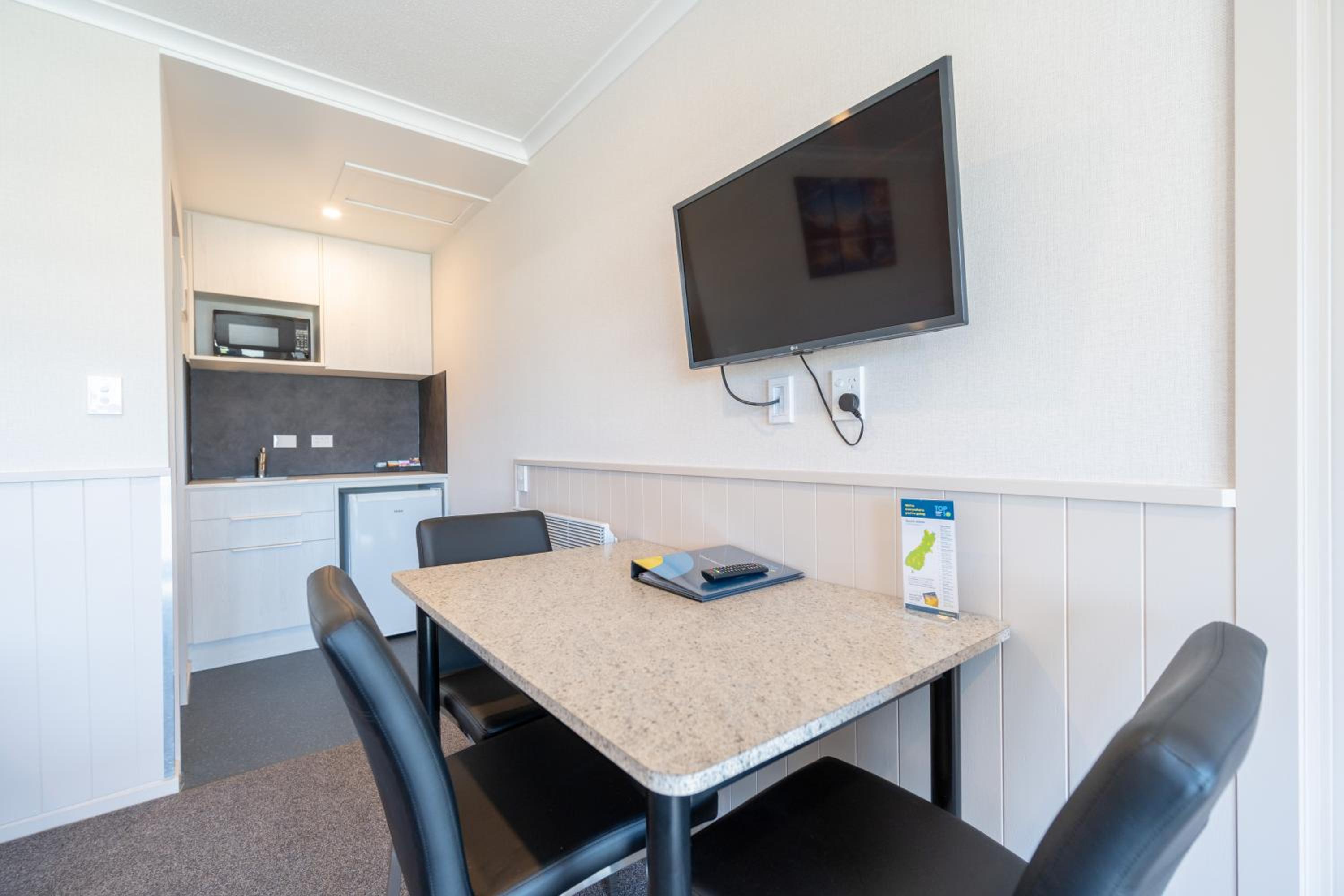 Te Anau Top 10 Holiday Park and Motels