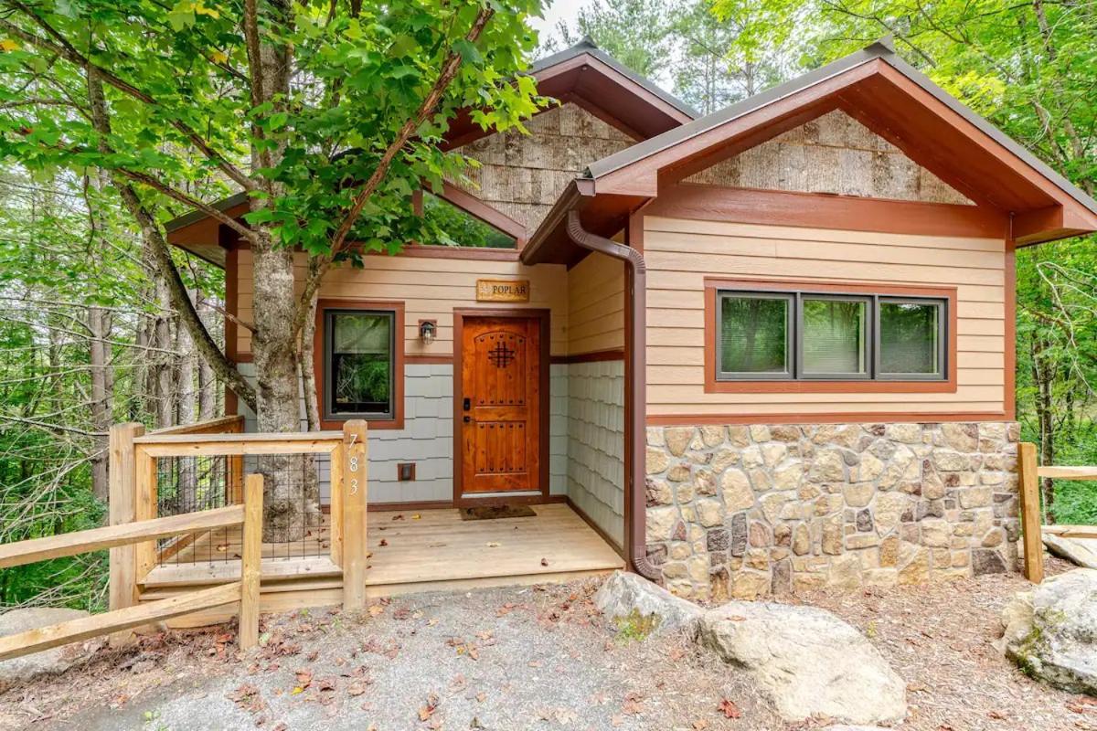 Poplar Treehouse - Rustic Luxury